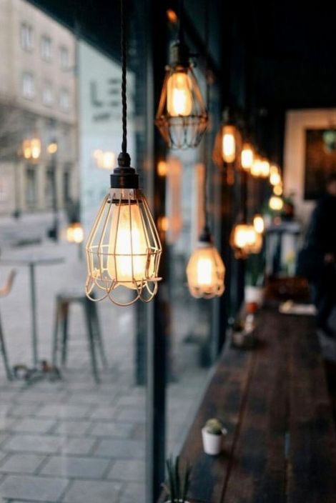 Wohnzimmer mit Abendlichtszene